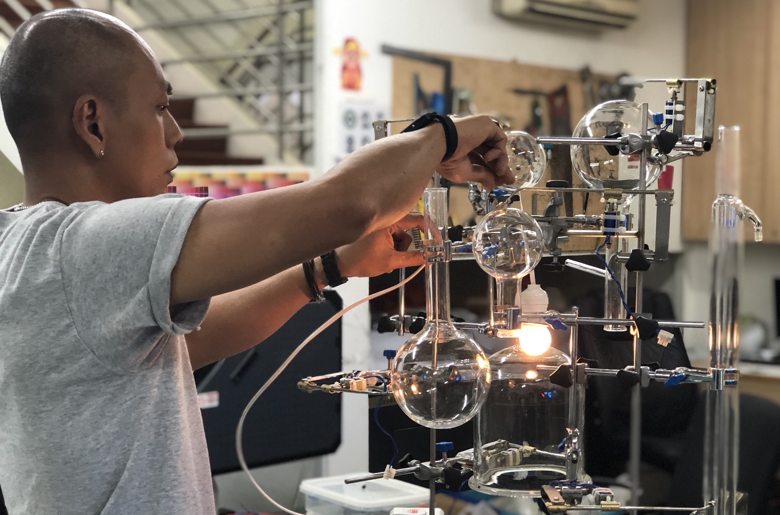 Zul working on his No Substance (Trunk) series, 2014/2019.