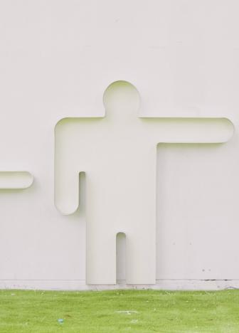 -installation-family-pictures-inspite-of.-by-milenko-prvacki_1359x755_opt_p