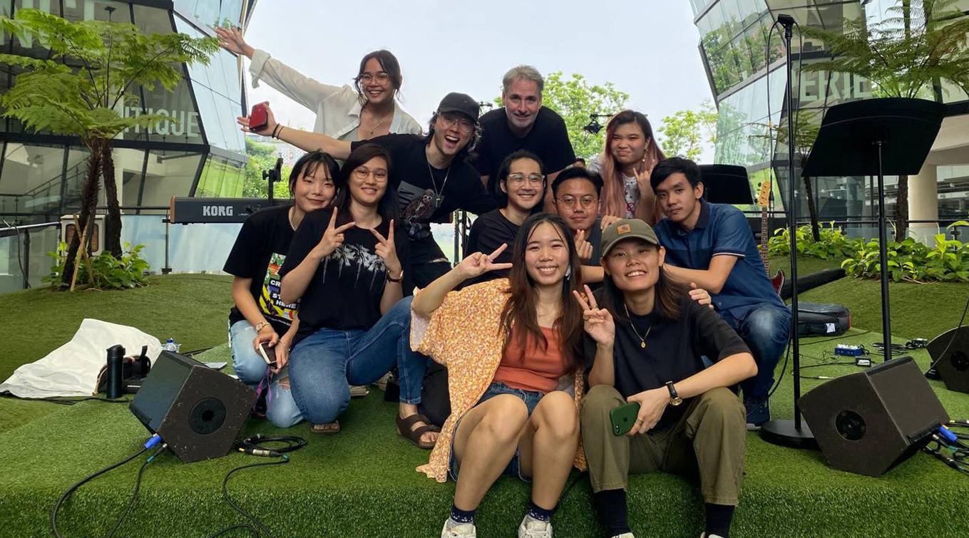 BA(Hons) Music students on the campus green